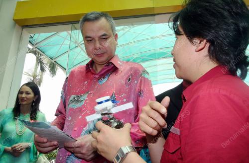 RAJA DR NAZRIN SHAH