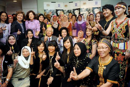 KL02_02102012_HARI_WANITA