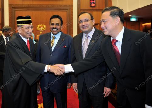 ANGKAT SUMPAH