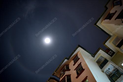 TINJAUAN FENOMENA HALO BULAN