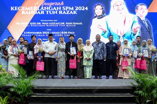 DATUK SERI DR WAN AZIZAH WAN ISMAIL