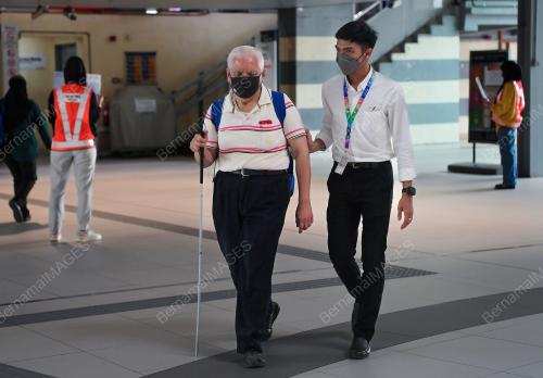 'TROOPERS' PRASARANA BANTU PENUMPANG