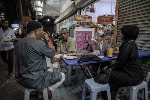 WARGA_BERSAHUR