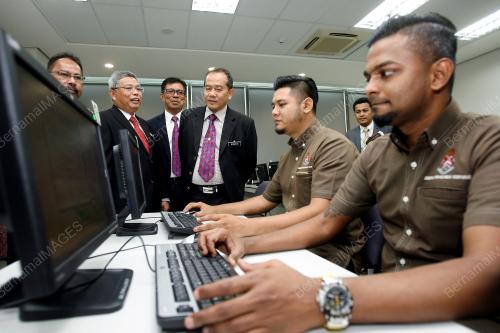 KL02_03042017_HARI_BERTEMU_PELANGGAN_-_02