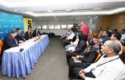 NIKON AND BERNAMA SIGNING CEREMONY