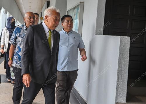 DATUK SERI BUNG MOKTAR RADIN