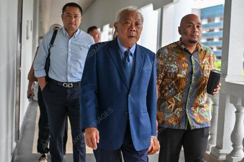 DATUK SERI BUNG MOKTAR RADIN