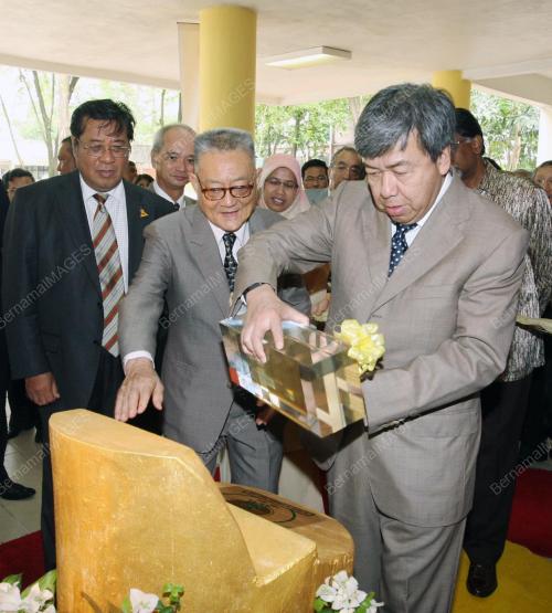 SULTAN SELANGOR SULTAN SHARAFUDDIN IDRIS SHAH