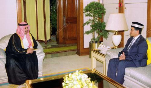 KL02_05022016_BAHRAIN_AGONG