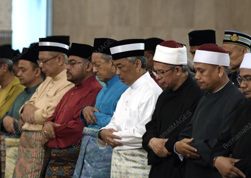 KL02_05062019_AGONG_SOLAT