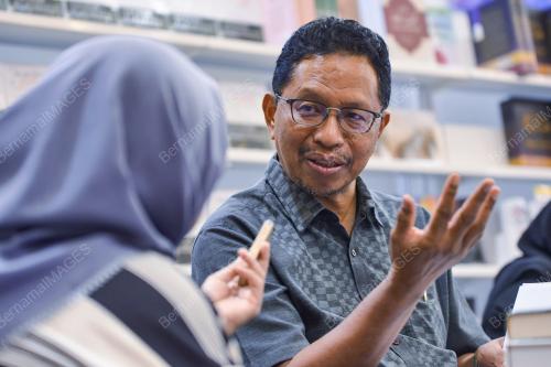 DATUK SERI DR ZAINI UJANG