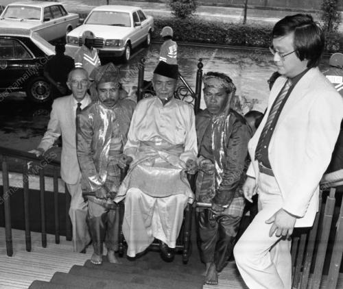 KL02_05102015_BIOGRAFI_TUNKU