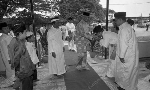 KL02_06022015_AGONG_SOLAT