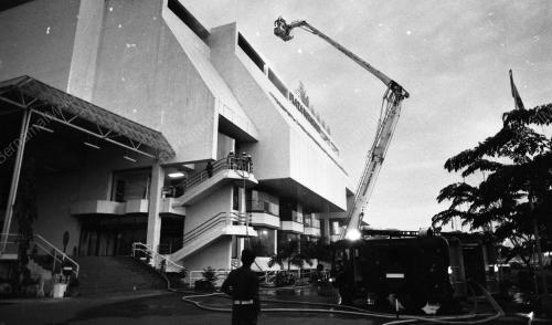 KL02_06022015_PLAZA_TERBAKAR