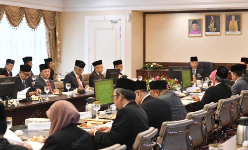 AL-SULTAN ABDULLAH RI'AYATUDDIN AL-MUSTAFA BILLAH SHAH