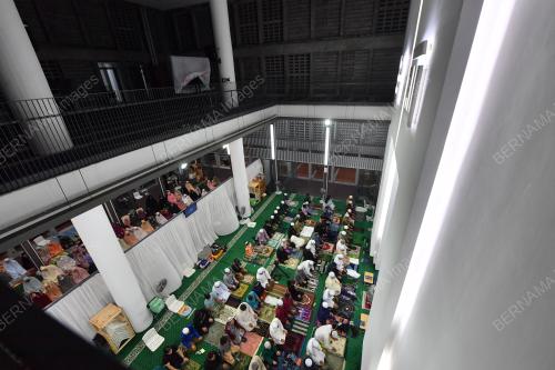 REKA BENTUK TROPICAL BRUTALISM TARIKAN MUSALLA AL-ABRAR