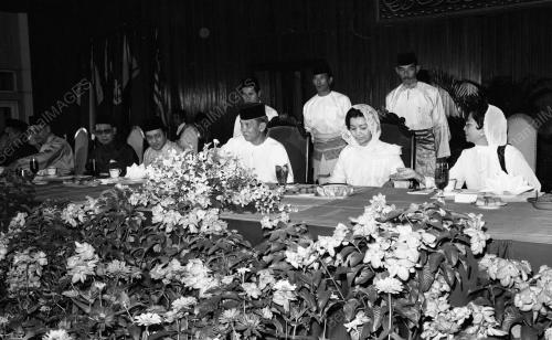 AGONG BERBUKA PUASA