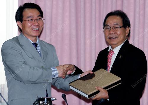 DONG YUNHU