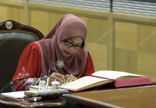 KL02_06072015_DEWAN_NEGARA