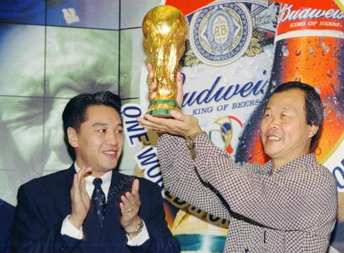 KL02_06112001_WORLD_CUP