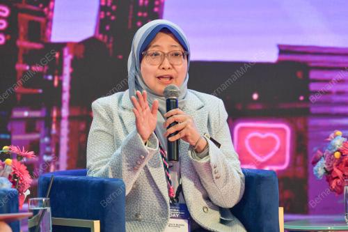 DR WAN HILYA MUNIRA MUSTAPHA
