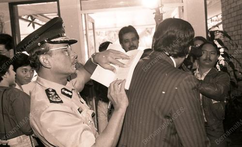 KL02_070490_LANCAR_BUKU