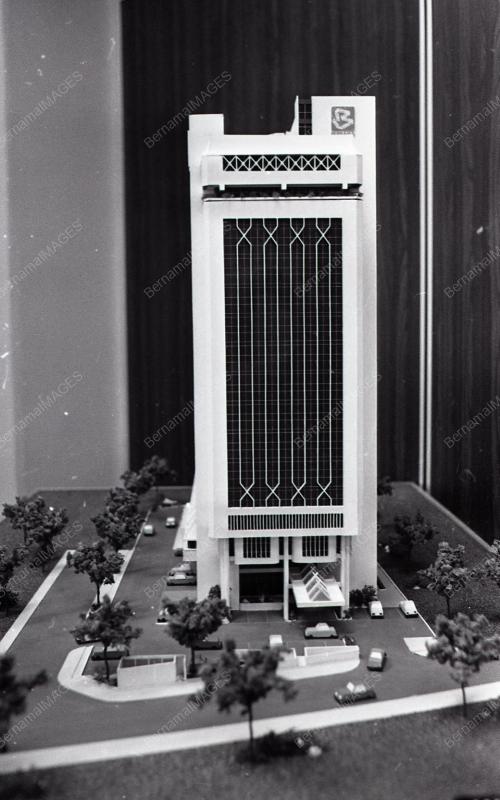 MODEL BANGUNAN BERNAMA