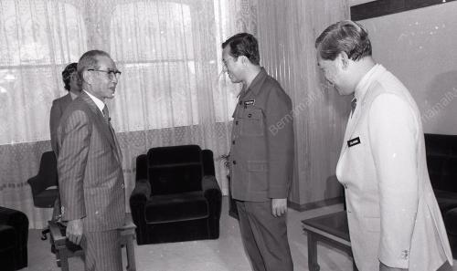 DR. MAHATHIR MOHAMAD