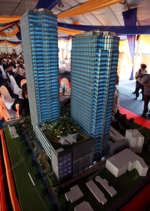 MENARA KEMBAR BANK RAKYAT