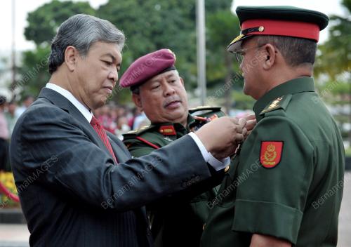KL02_08012013_MINDEF