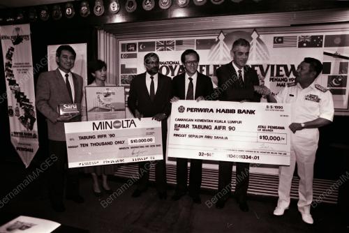KETUA NAVAL TERIMA CEK