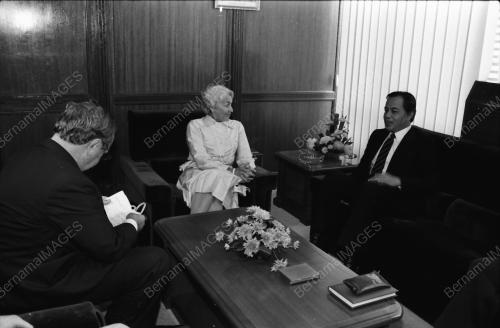 MENTERI