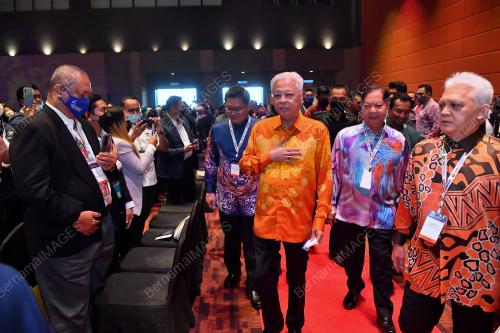 DATUK SERI ISMAIL SABRI YAAKOB