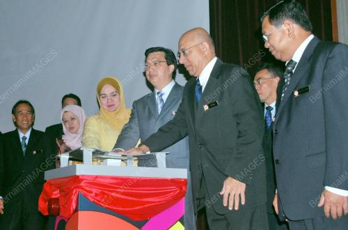 LIOW TIONG LAI
