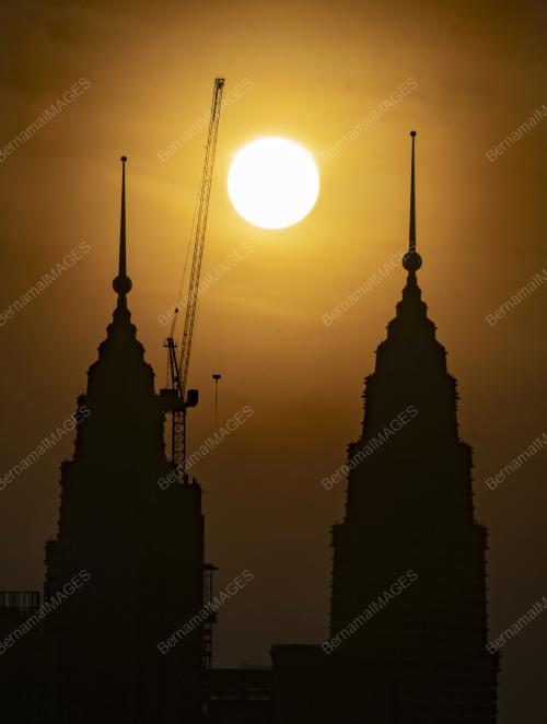 MENARA BERKEMBAR PETRONAS (KLCC)