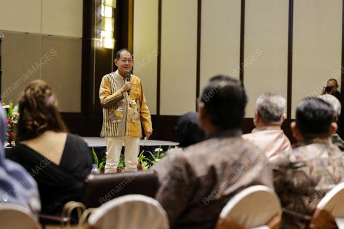 HERMAWAN KARTAJAYA
