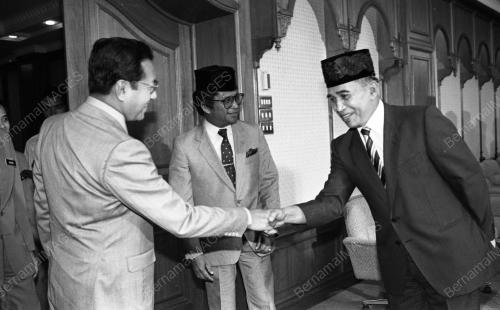 KL02_09032015_KUNJUNGAN
