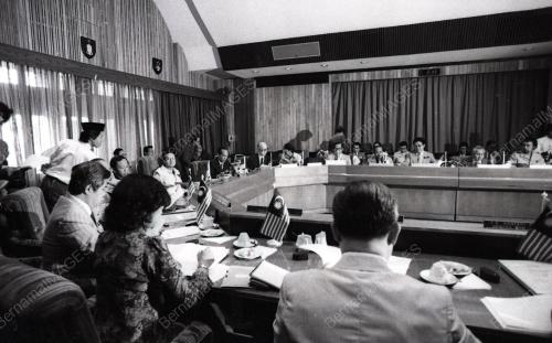 DR. MAHATHIR MOHAMAD