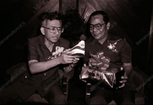 TUN DAIM ZAINUDDIN