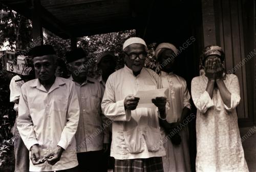 KELUARGA MANGSA AMUK