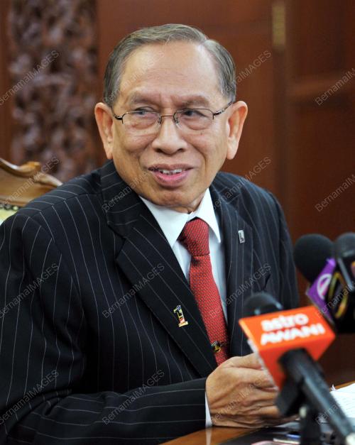 KL02_10042014_PARLIMEN