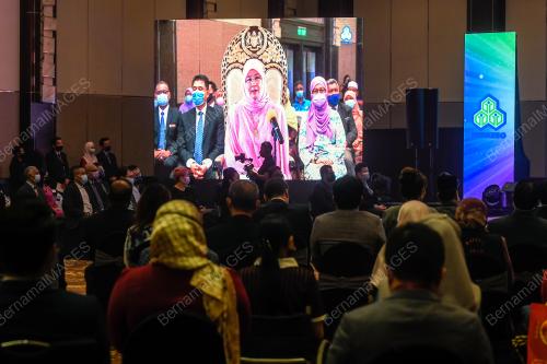 TUNKU HAJAH AZIZAH AMINAH MAINUNAH ISKANDARIAH
