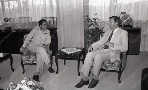 DR. MAHATHIR MOHAMAD