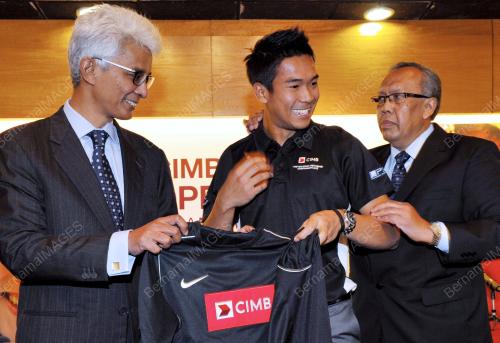 KL02_10092012_CIMB_SQUASH