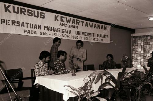 KURSUS KEWARTAWANAN