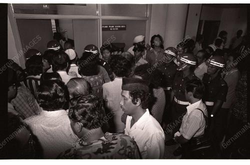 ORANG RAMAI DAN PIHAK MEDIA