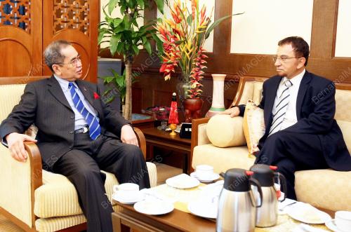 DR WAN JUNAIDI TUANKU JAAFAR