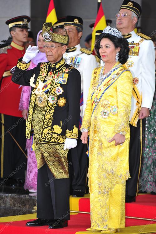 KL02_11042012_AGONG_TABIK