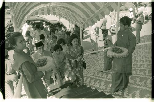 RAJA PERMAISURI AGONG MELAWAT MUZIUM NEGARA