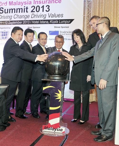 KL02_11092013_INSURANCE_SUMMIT